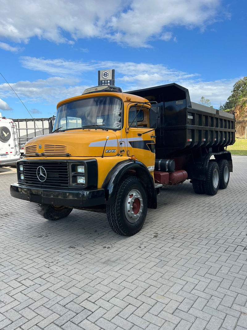 CAMINHÃO BASCULANTE MB 2219, ANO 1984