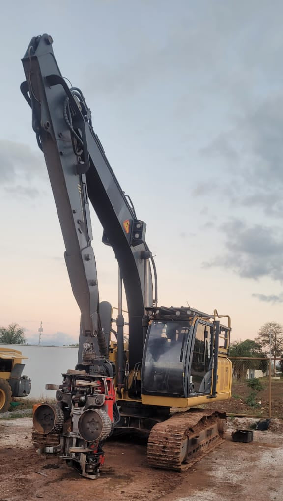 HARVESTER JOHN DEERE 210G LC / 2014 / MT