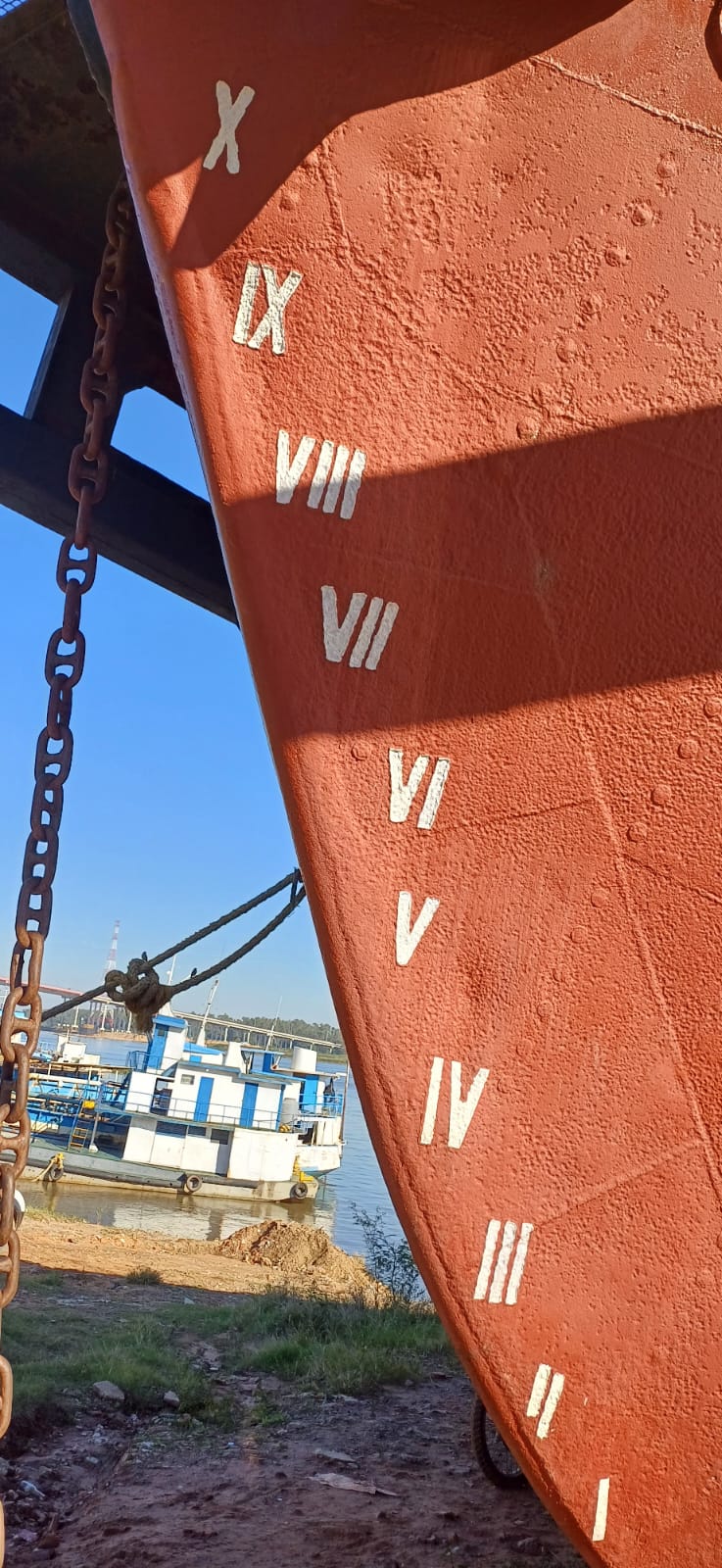 NAVIO PORTA-CONTÊINERES 100 TEU