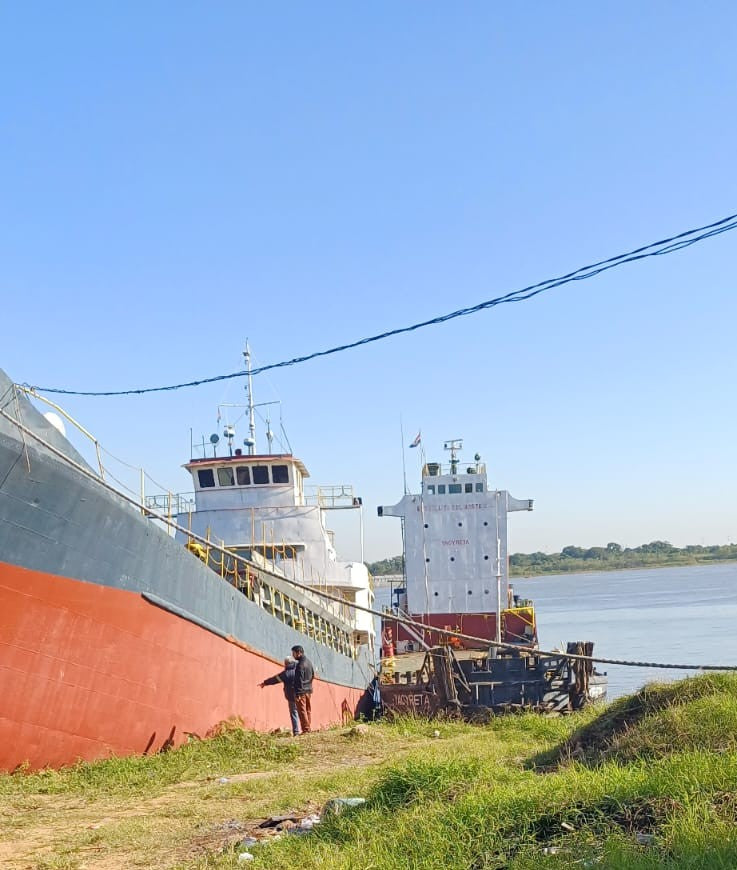 NAVIO PORTA-CONTÊINERES 100 TEU