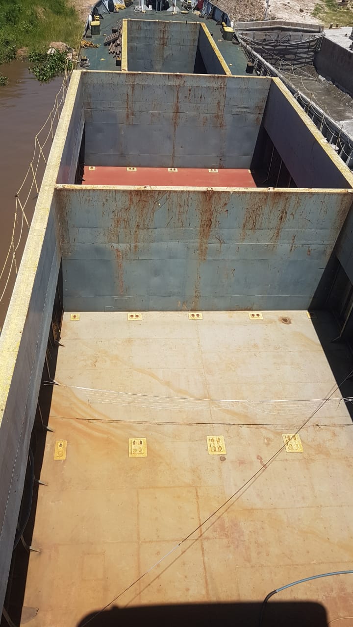 NAVIO PORTA-CONTÊINERES 100 TEU