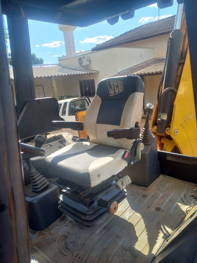 RETROESCAVADEIRA JCB 214 4X4, 3 CX, ANO 2014, 5.200H