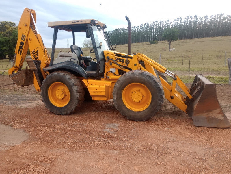 RETROESCAVADEIRA JCB 214S,  ANO 2001, SP