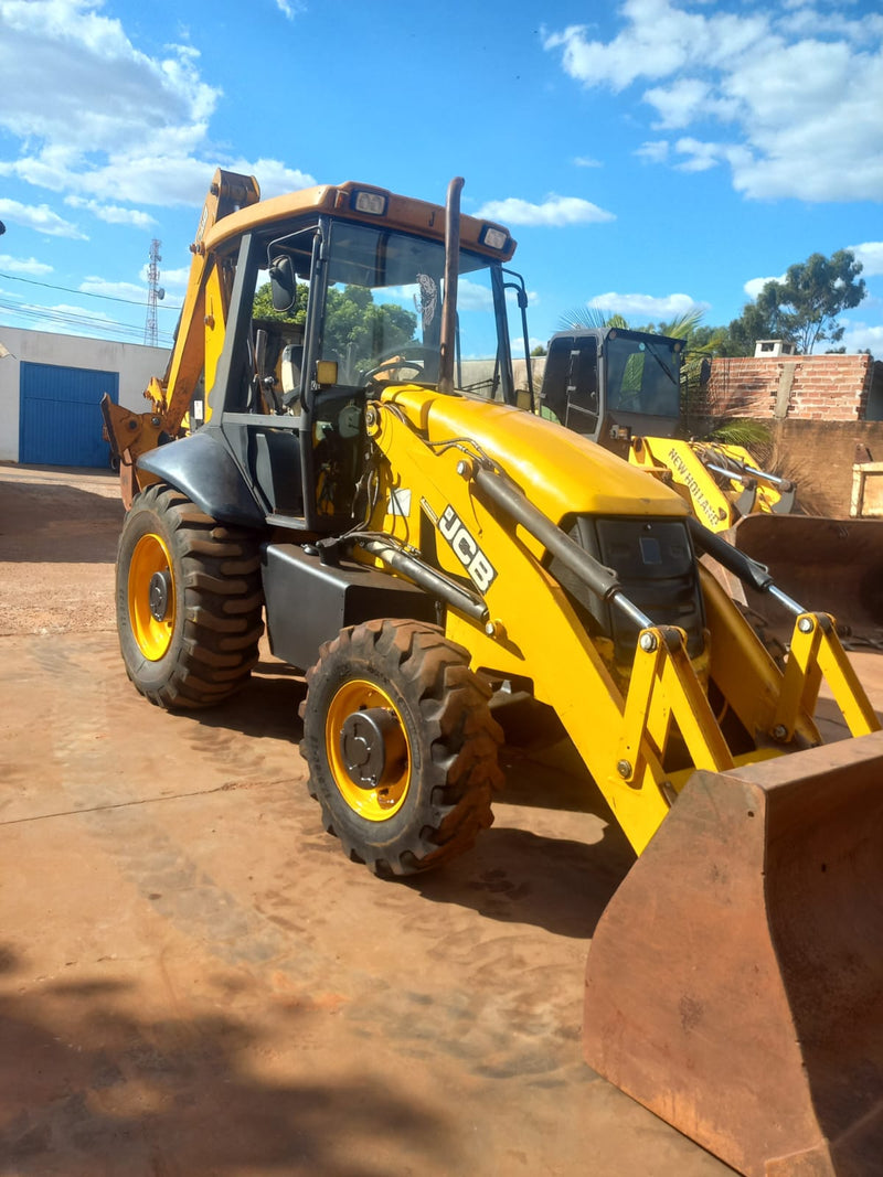 RETROESCAVADEIRA JCB 214 4X4, 3 CX, ANO 2014, 5.200H