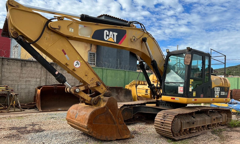 ESCAVADEIRA CAT  323-D, 2013, BH