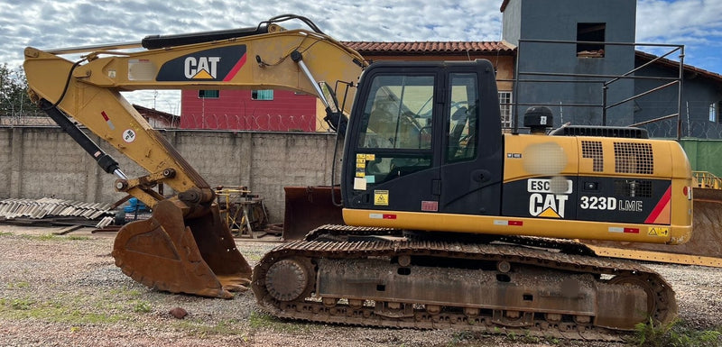 ESCAVADEIRA CAT  323-D, 2013, BH