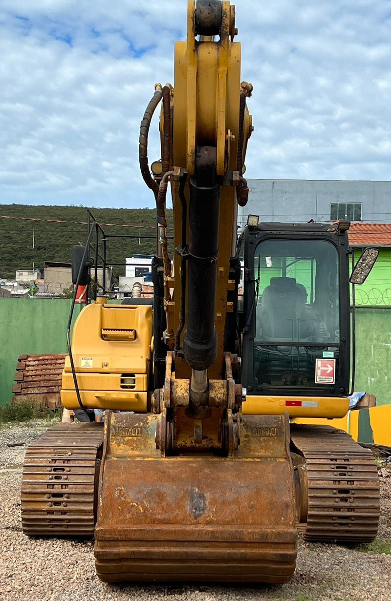 ESCAVADEIRA CAT  323-D, 2013, BH