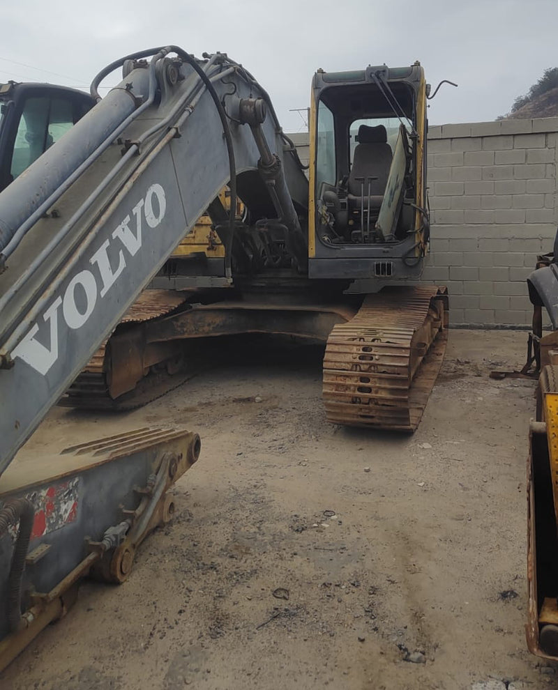 ESCAVADEIRAS VOLVO CATERPILLAR NO ESTADO