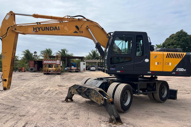 ESCAVADEIRA PNEUS HYUNDAI R.200-W, 2009 , ES