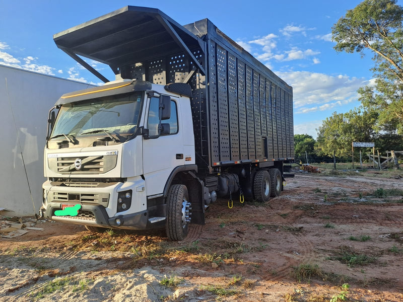 CAMINHÃO PLATAFORMA VOLVO  FMX  500,  2014, MG