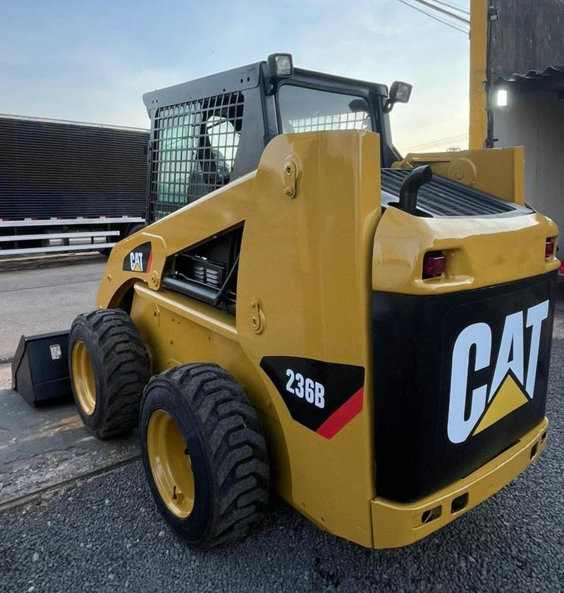 MINICARREGADEIRA CATERPILLAR 236b, ano 2011,  6.000H