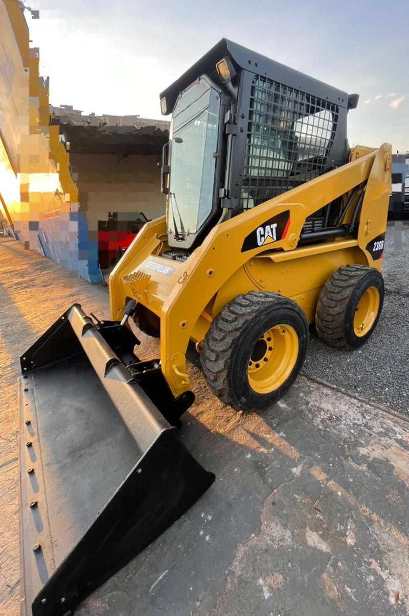 MINICARREGADEIRA CATERPILLAR 236b, ano 2011,  6.000H