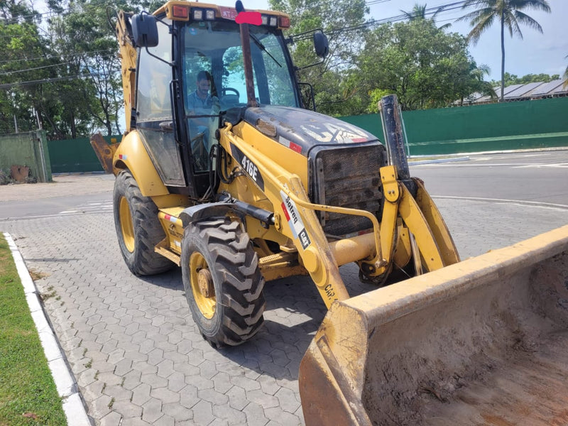 RETROESCAVADEIRA CATERPILLAR 416E 4X4, ANO 2014 CABINADA.