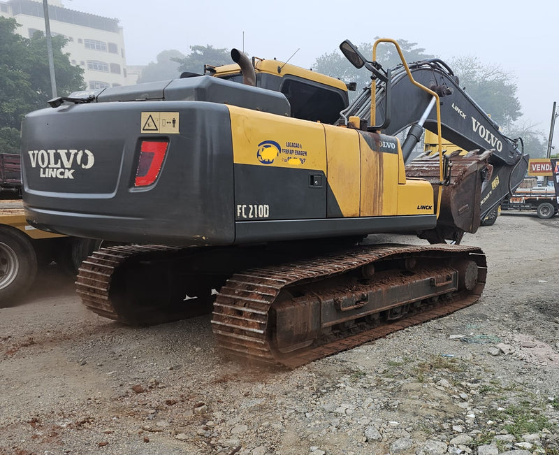 ESCAVADEIRA VOLVO EC210D ano 2020 420.000,00 com 12.000H.