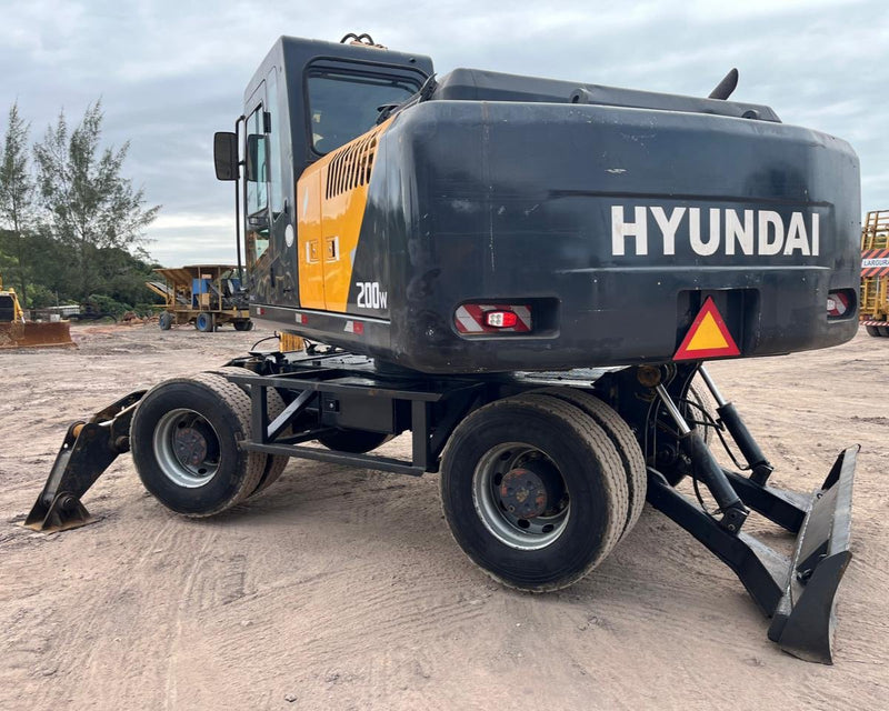 ESCAVADEIRA PNEUS HYUNDAI R.200-W, 2009 , ES