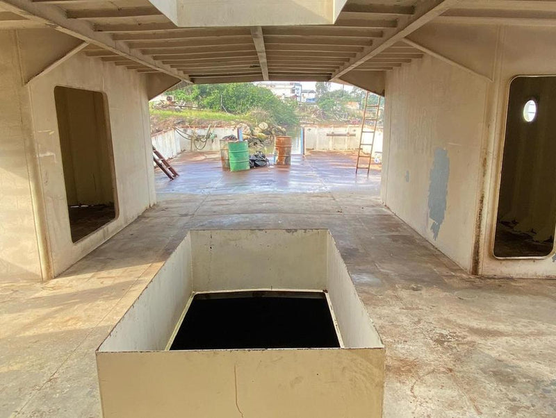 EMBARCAÇÃO  SEM INSTALAÇÕES ( O CASCO)   VENDA