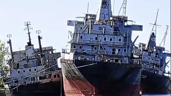 NAVIOS PETROLEIROS -   SUCATA