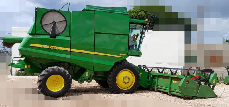 JOHN DEERE 1550 HARVESTER, 2004