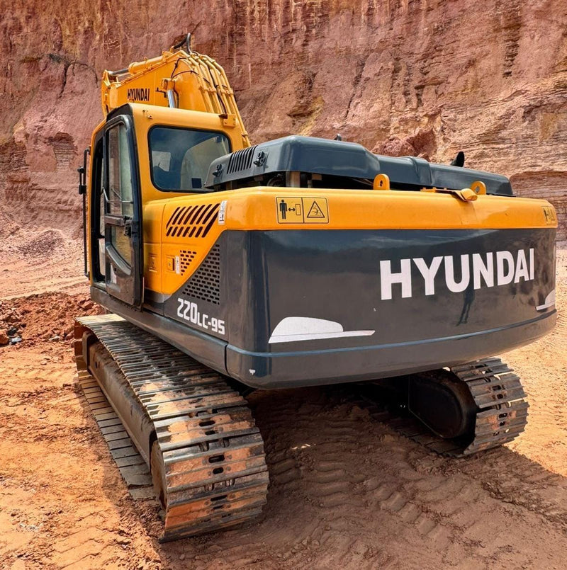 ESCAVADEIRA HYUNDAI R-220 9S - 2016 / MA