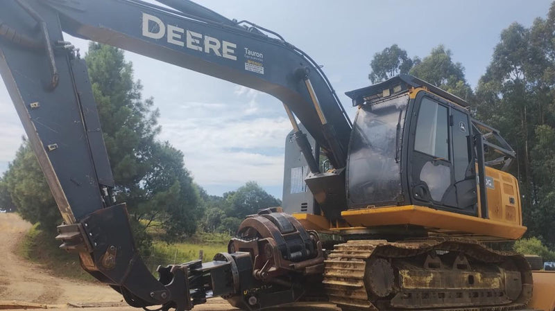 ESCAVADEIRA JOHN DEERE COM CABEÇOTE  MULTIFUNCIONAL /PR