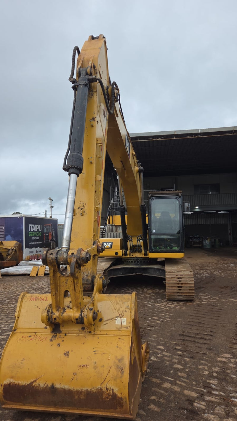 ESCAVADEIRA CATERPILLAR 320 – ANO 2019 – MINAS GERAIS