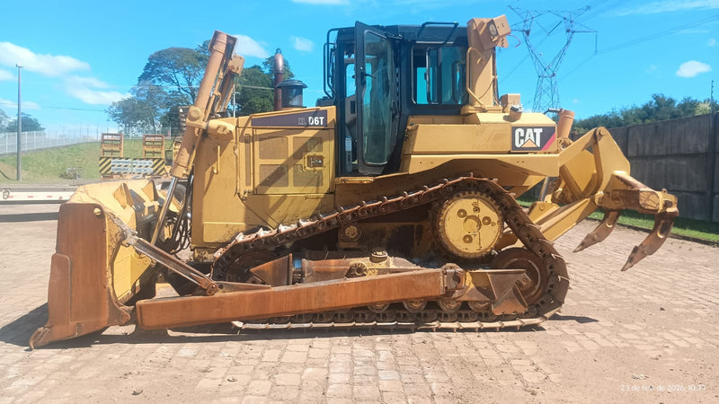 TRATOR DE ESTEIRAS CATERPILLAR D6T – ANO 2014 – PARANÁ