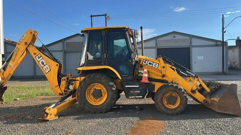 RETROESCAVADEIRA JCB 3CX – ANO 2020 – PARANÁ