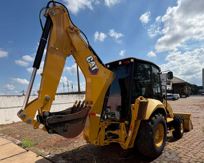 RETROESCAVADEIRA CATERPILLAR 416 – ANO 2024 – PARANÁ