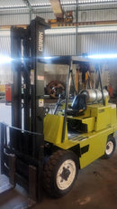 EMPILHADEIRA CLARK C300  2.5 TON – ANO 2011 – GRANDE BH