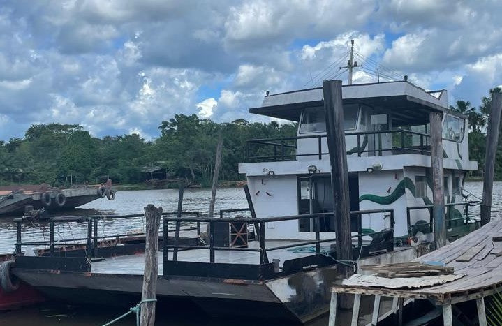BALSA DE CARGA MOTORIZADA (FERRY)