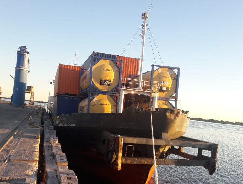 NAVIO PORTA-CONTÊINERES 100 TEU