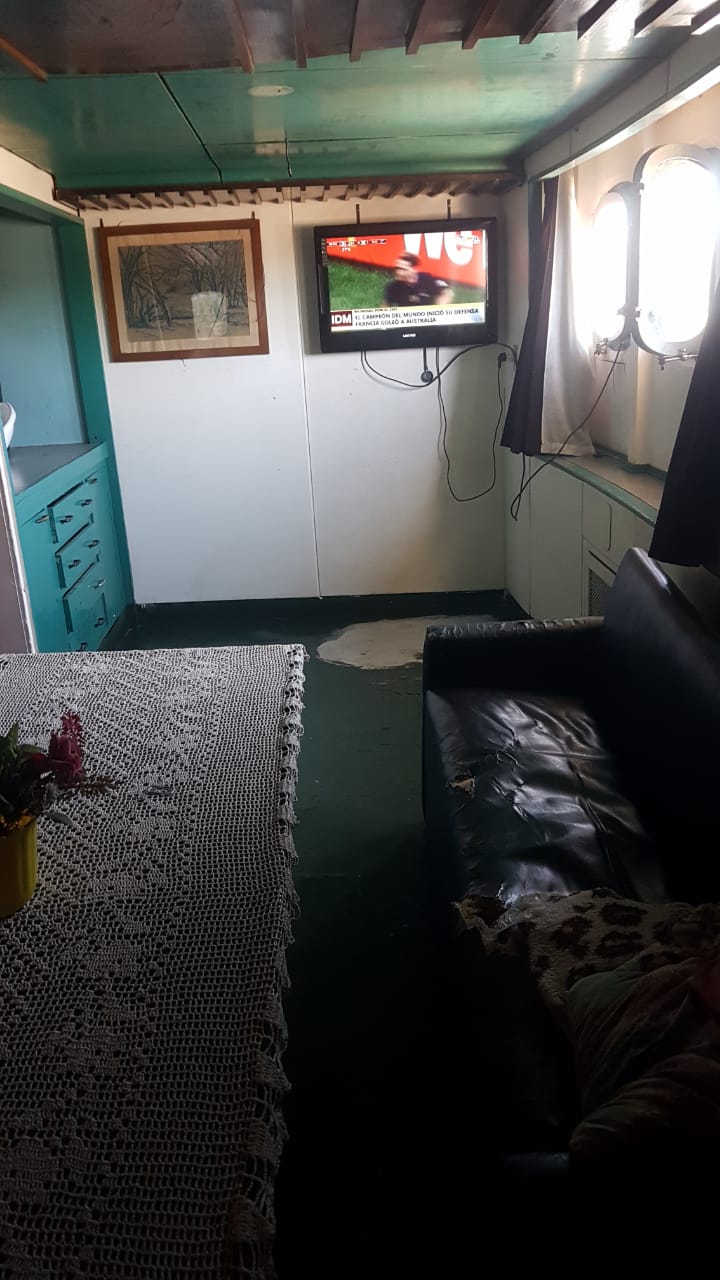 NAVIO PORTA-CONTÊINERES 100 TEU