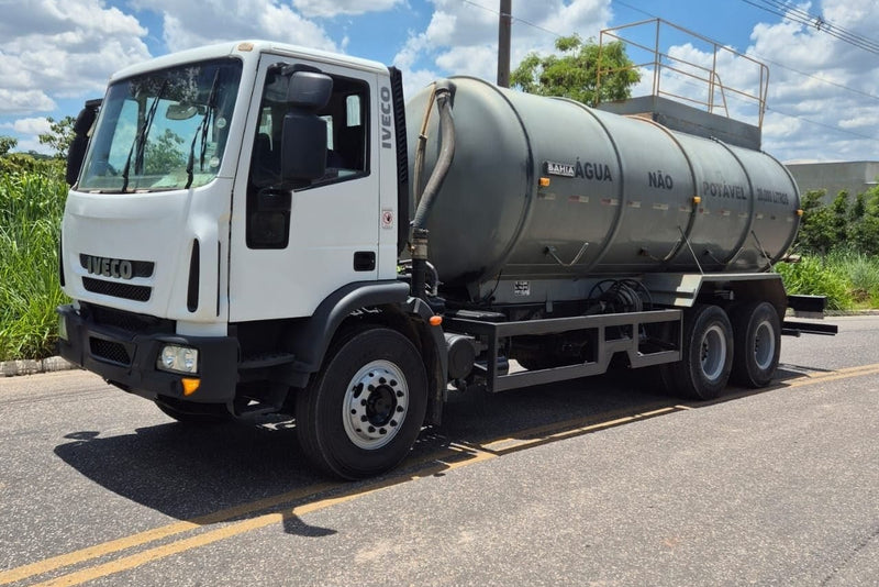 CAMINHÃO PIPA IVECO 260E28 6X4 / MG / 2014