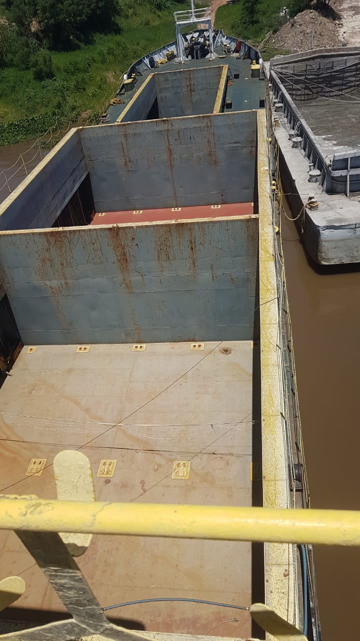 NAVIO PORTA-CONTÊINERES 100 TEU