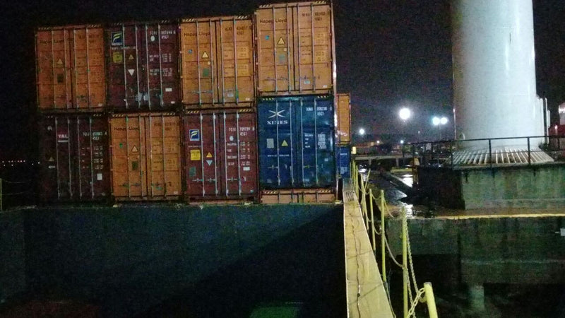 NAVIO PORTA-CONTÊINERES 100 TEU