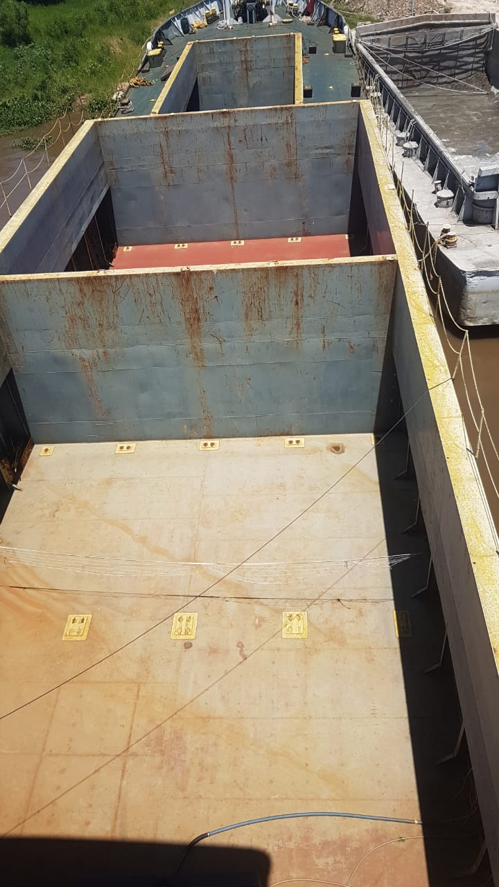 NAVIO PORTA-CONTÊINERES 100 TEU