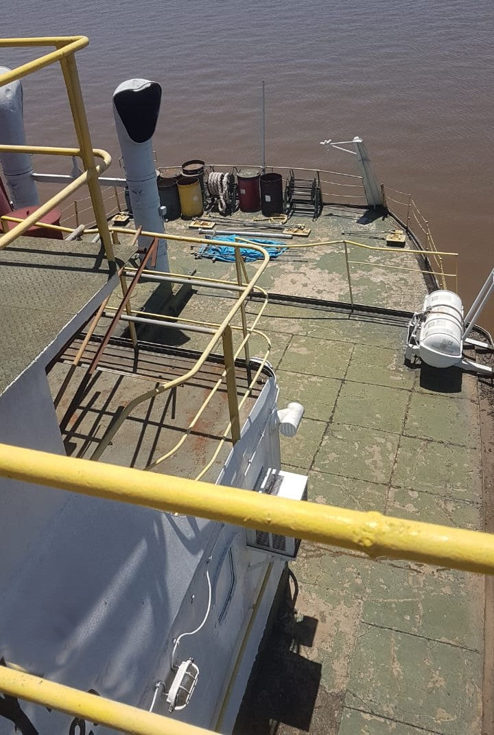 NAVIO PORTA-CONTÊINERES 100 TEU