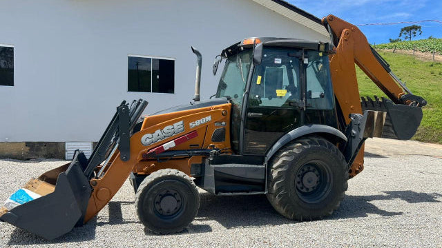 RETROESCAVADEIRA  CASE 580N 2012